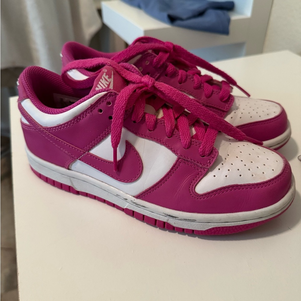 Girls pink Nike dunk